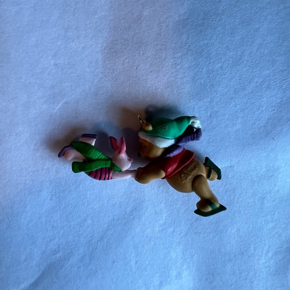 Hallmark Keepsake Ornament. Skating with Pooh. - Picture 7 of 10